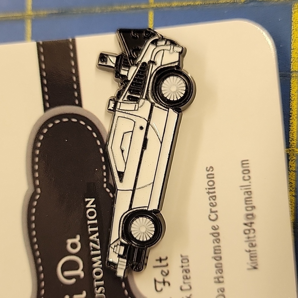Race Car White & Black 1.5" Tack Pin